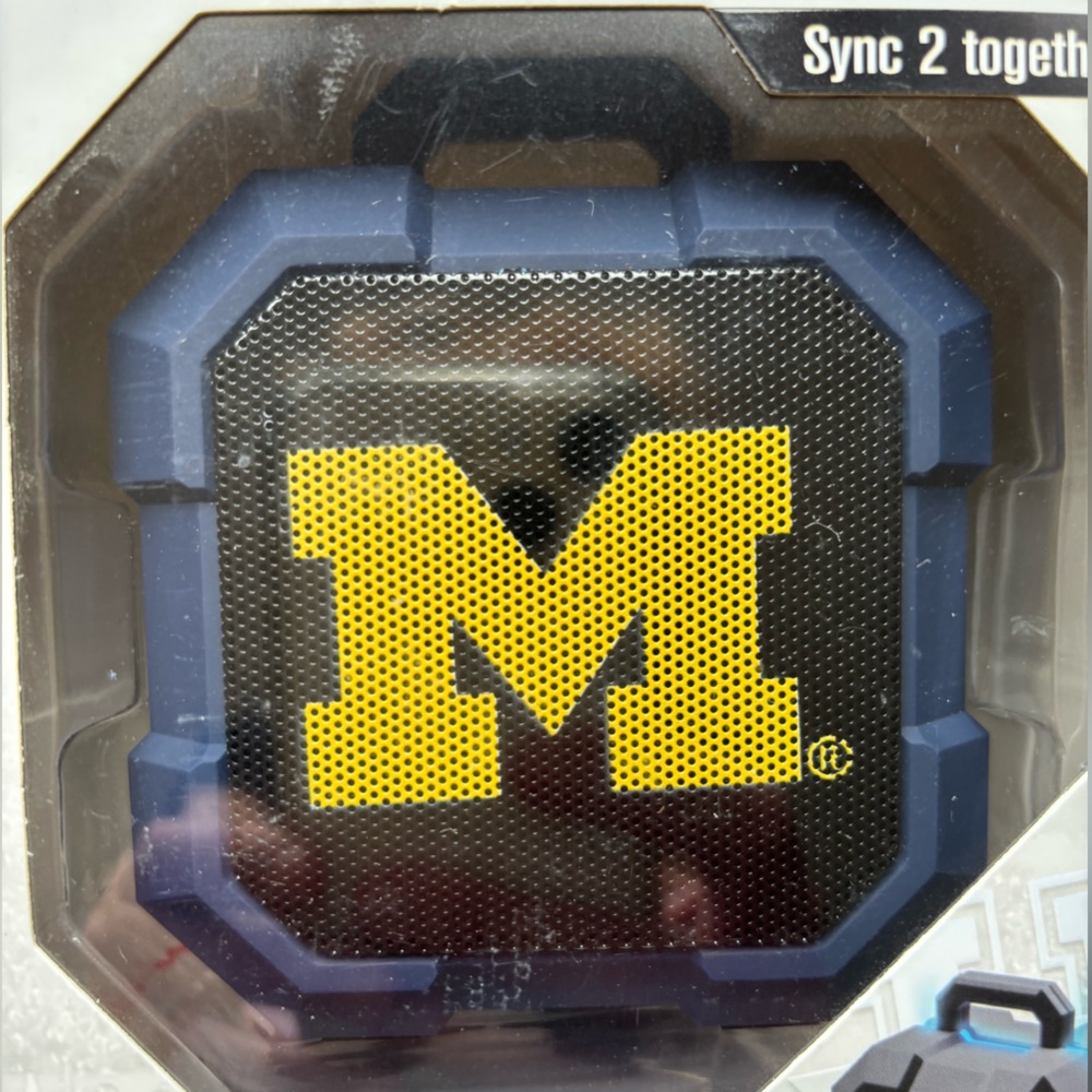 NIB Univ of Michigan Shockbox Wireless Speaker w/ LED Music-Syncing Lights NCAA - Picture 5 of 6